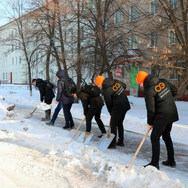 Уборка снега с крыш и территорий в Солигаличе
